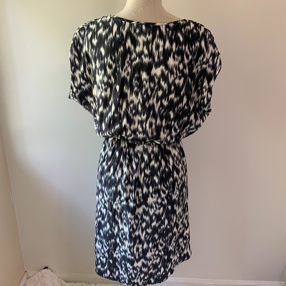 Express Black and White Dress SZ. XS - Picture 4 of 4